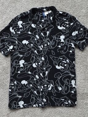 Black & White Graphic Short-Sleeve Men’s Shirt